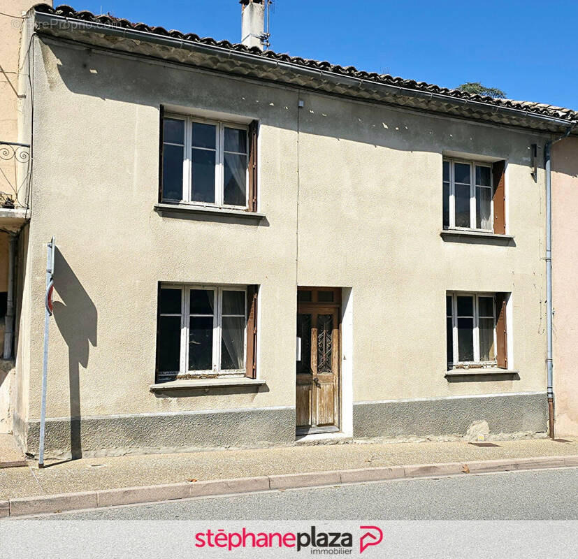 Appartement à ENTRECHAUX