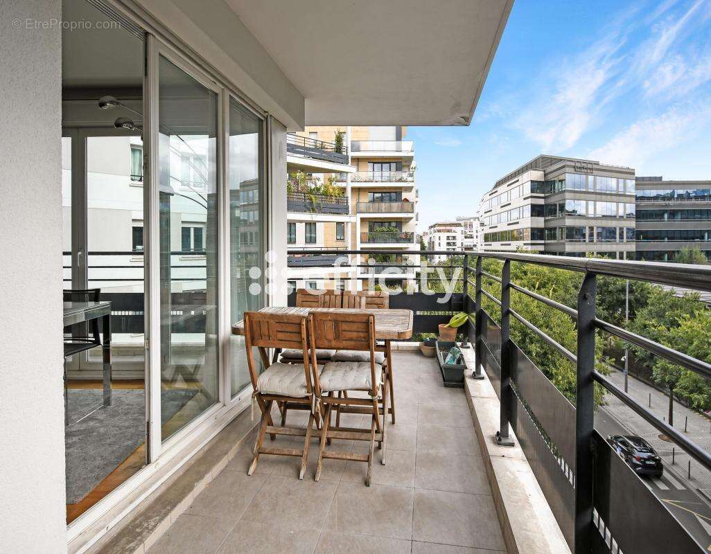 Appartement à COURBEVOIE