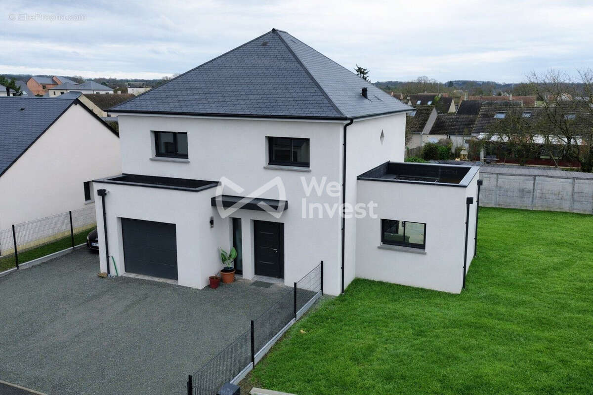 Maison à NEUVILLE-SUR-SARTHE