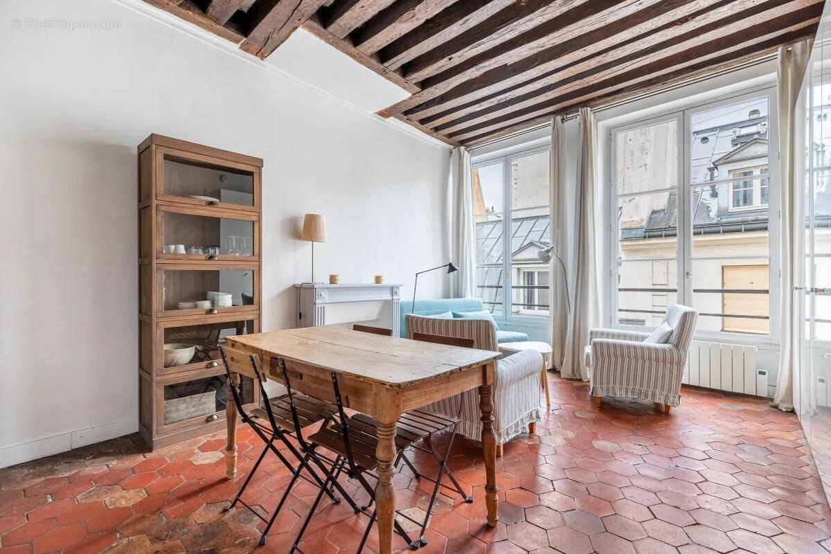 Appartement à PARIS-3E