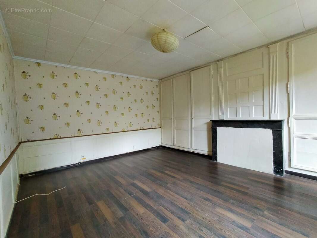 Maison à vendre Courcité salon - Maison à COURCITE