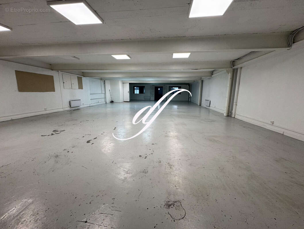 Commerce 1200 m² à Gentilly  - photo 3