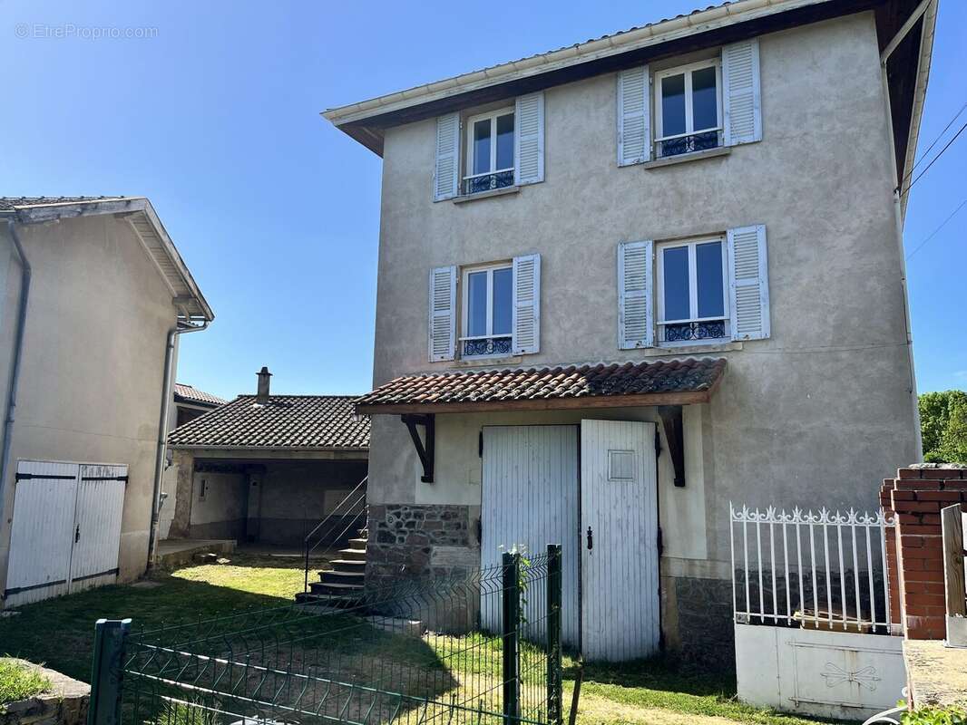 Maison à SAINT-ETIENNE-DES-OULLIERES
