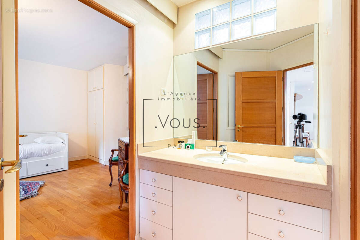 Appartement à PARIS-8E