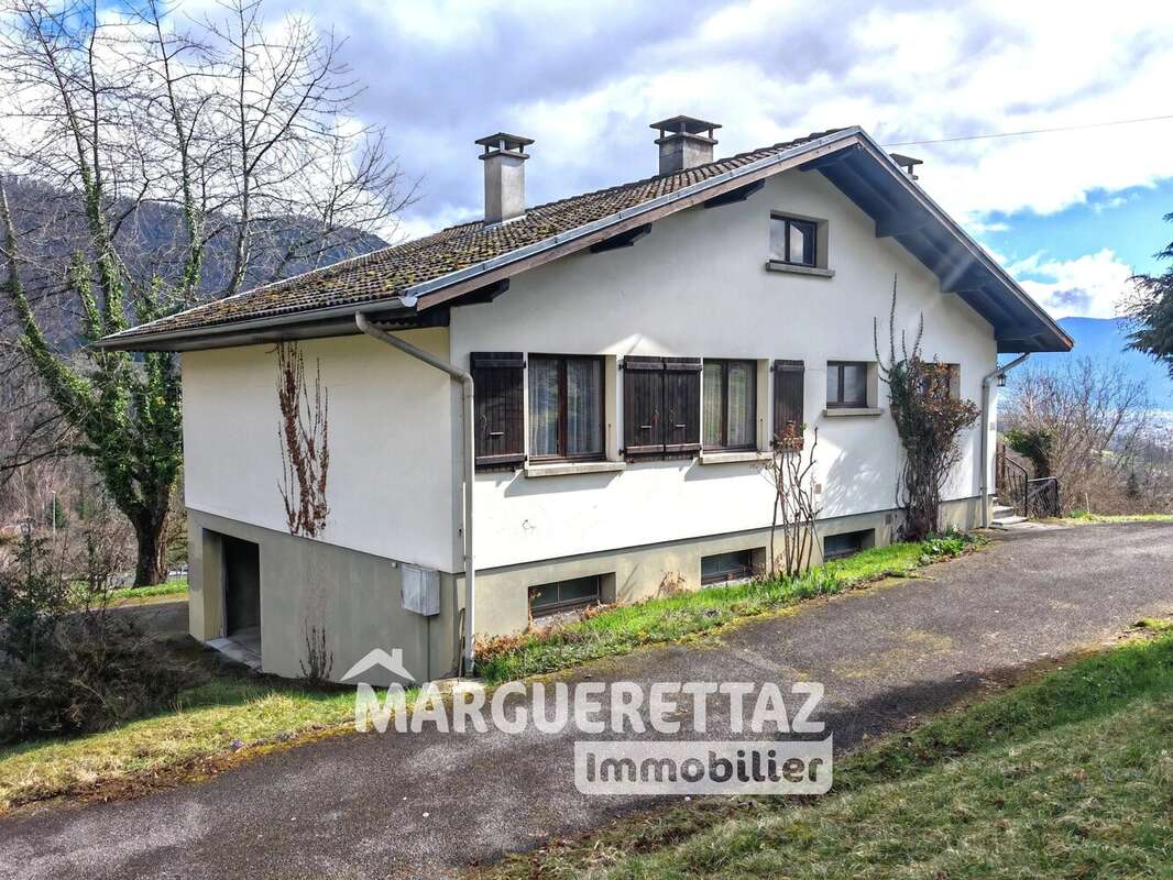 Maison à MARIGNIER