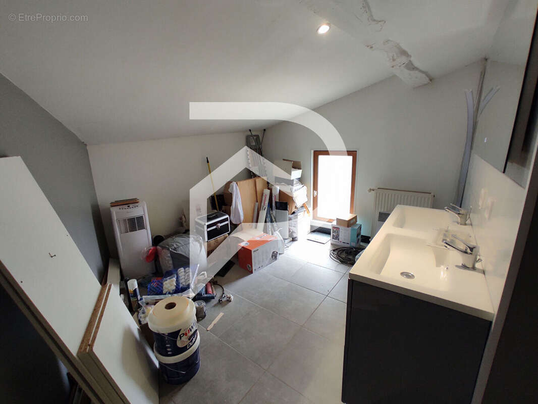 Maison de ville en pierre au coeur de Galgon - photo 6