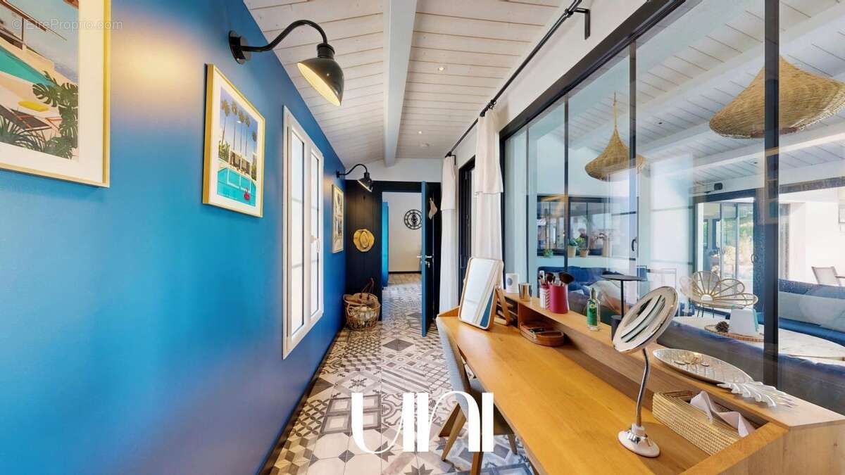 Maison 5 pièces de 277 m2 avec piscine et dépendance - Le-Bois-Plage-en-Ré - photo 10
