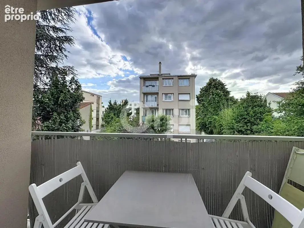 Studio 28m² avec balcon (expo ouest) +parking +cave - Proximité RER E 7 minutes- centre ville - photo 2