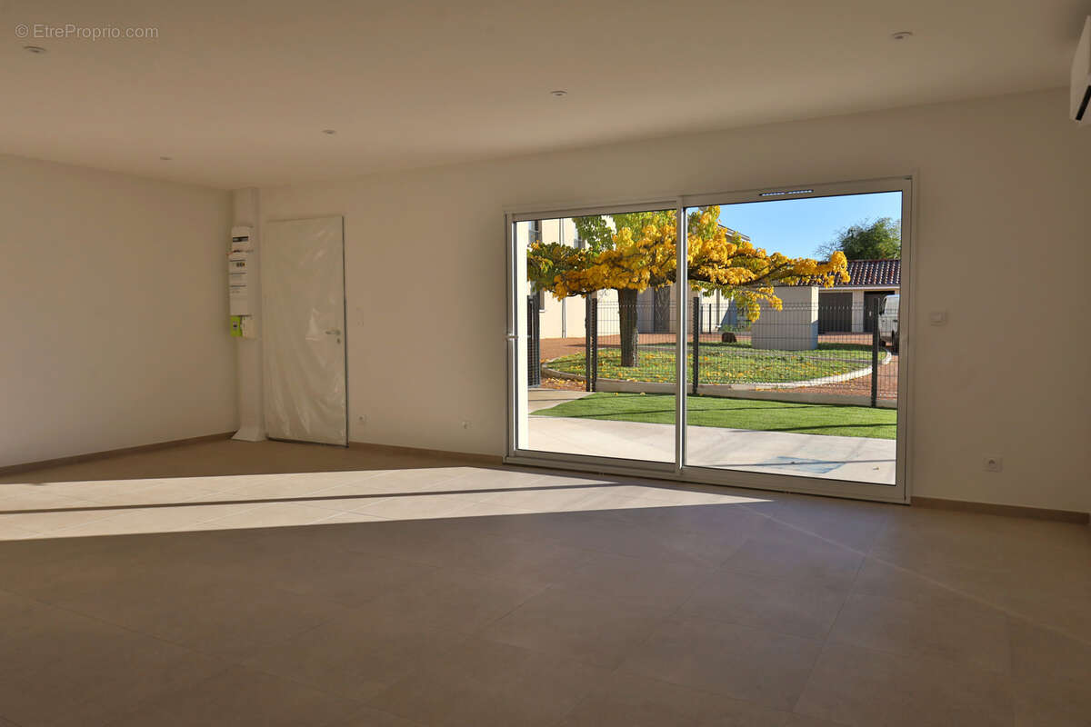 Appartement à PONT-EVEQUE