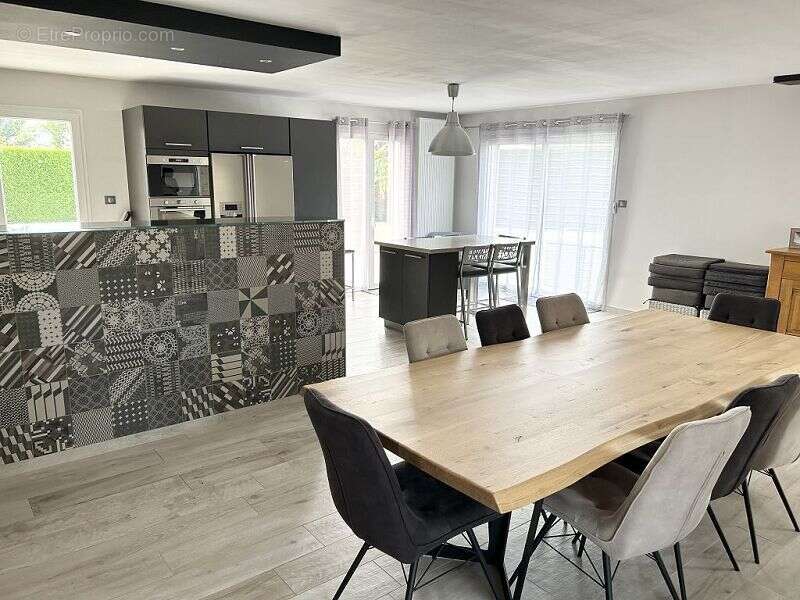 Maison à MONTROND-LES-BAINS