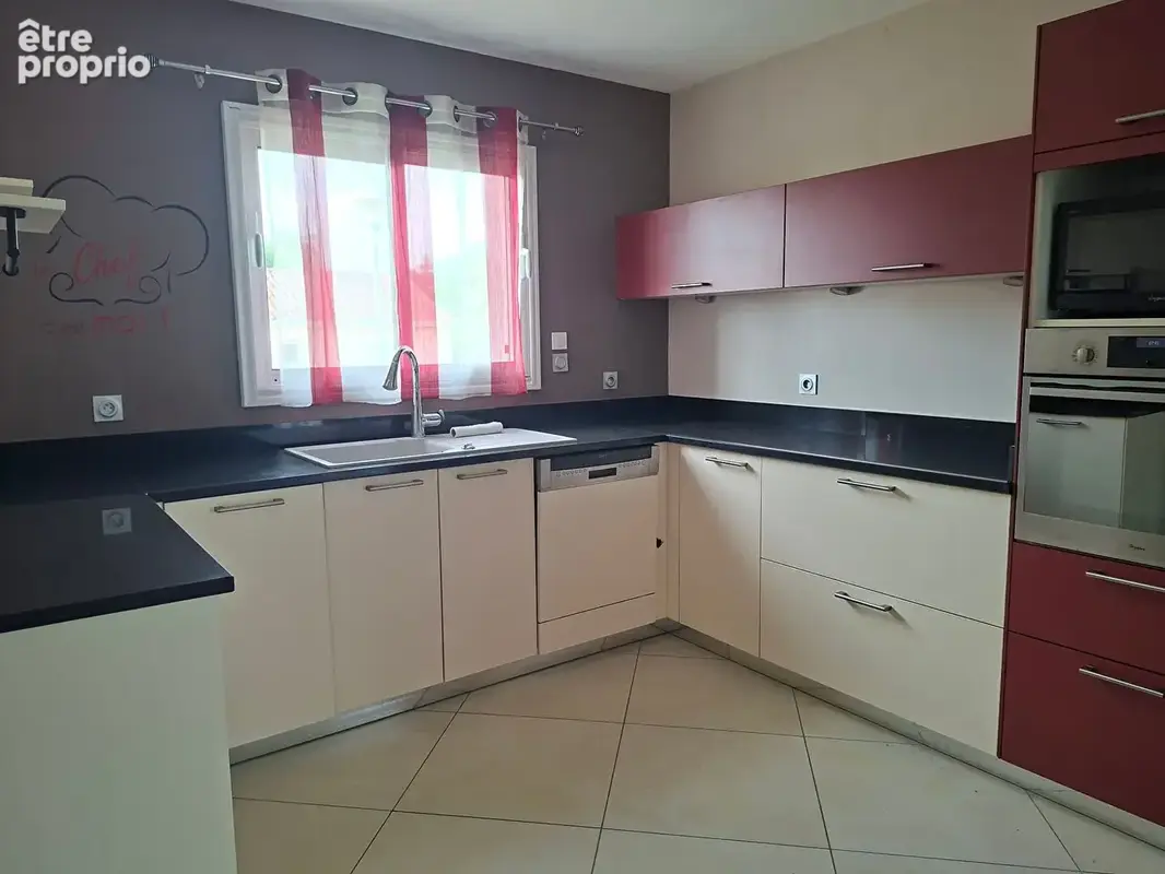 Maison 180 m² à Dange-Saint-Romain  - photo 4