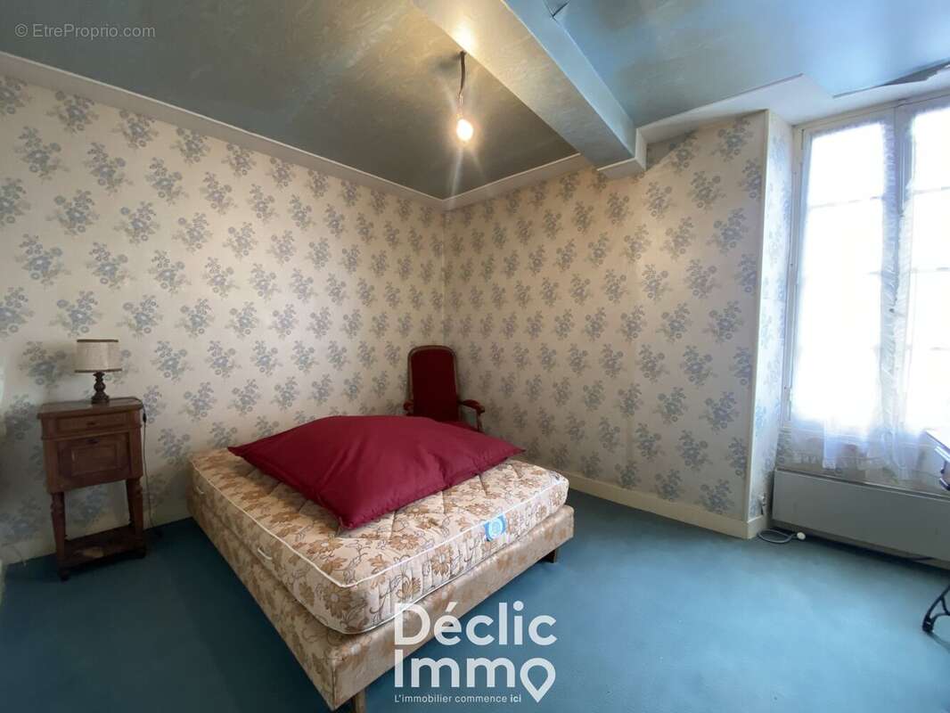 Maison à SAINT-MEME-LES-CARRIERES