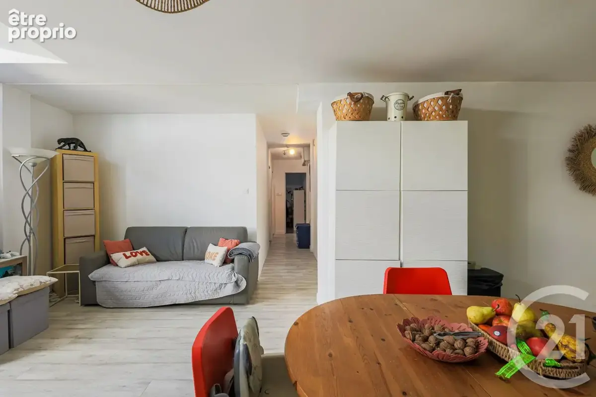 Appartement 83 m² à Fontaine  - photo 9