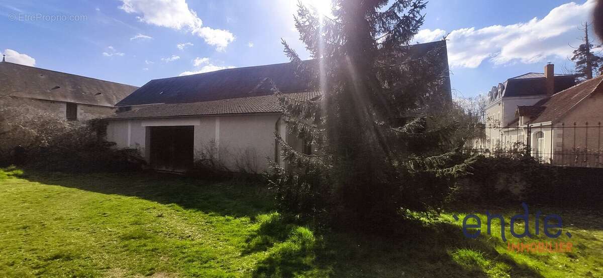 Maison à LUCAY-LE-MALE