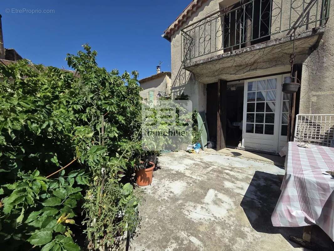 Maison à LA ROQUE-SUR-CEZE