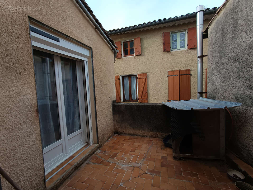 Maison de village 2 faces et surface de vente - photo 10