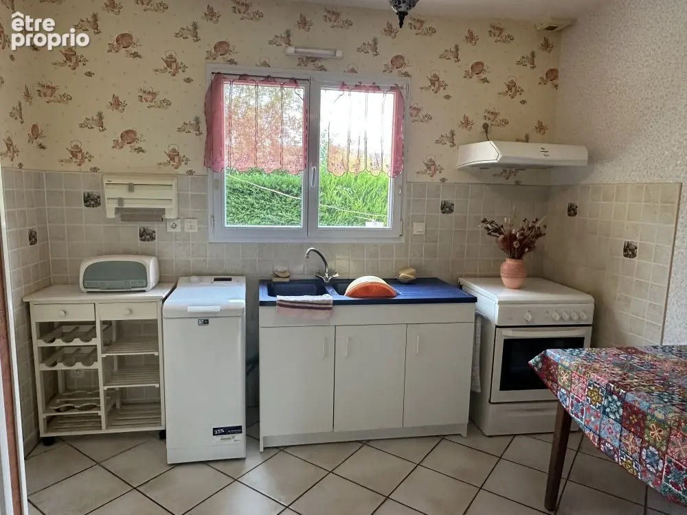 A LA HAYE, proche des commodités Grand pavillon en très bon état, à 150 m du premier commerce. - photo 8