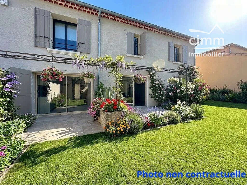 Maison à L'ISLE-SUR-LA-SORGUE