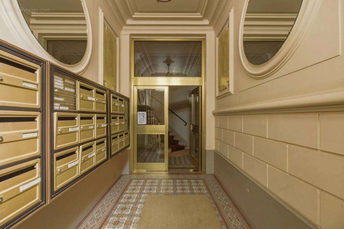 Appartement à PARIS-14E