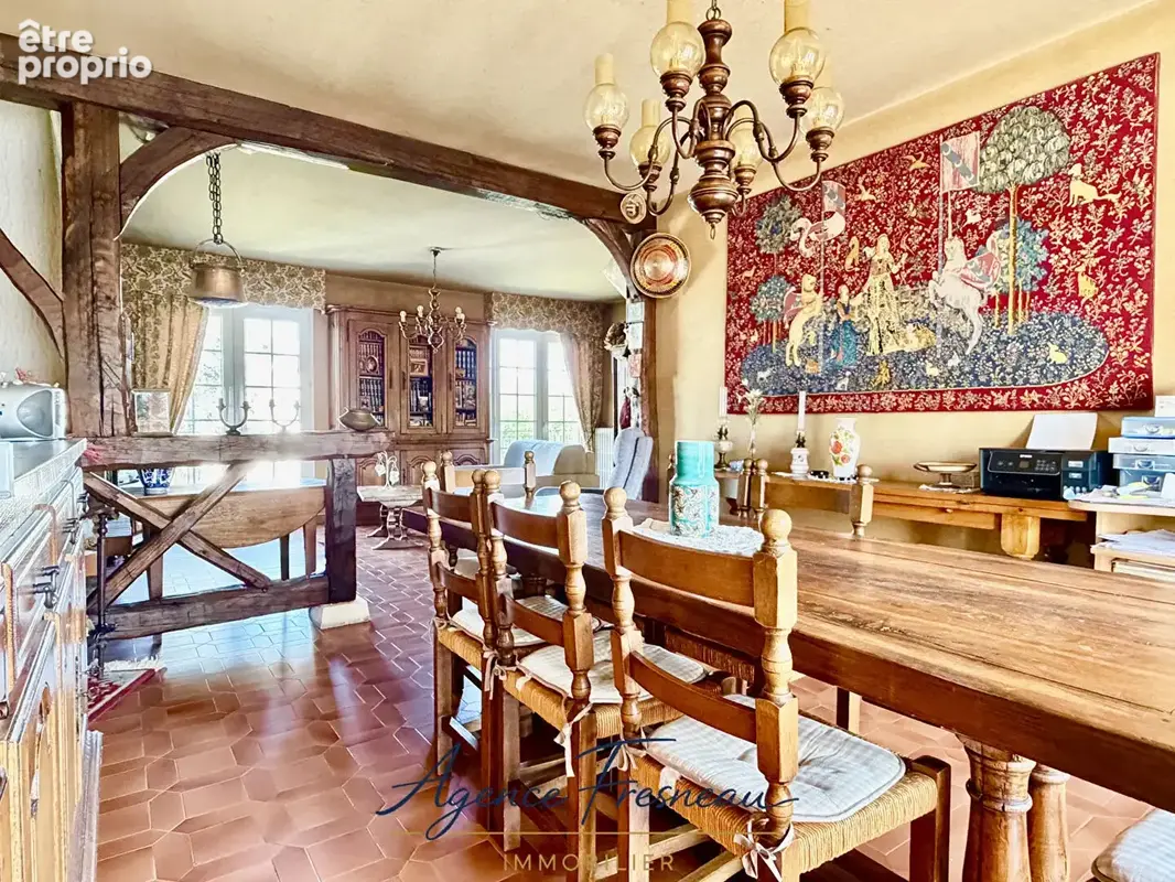 Maison familiale avec 4 chambres, sous-sol total et beau potentiel - photo 1