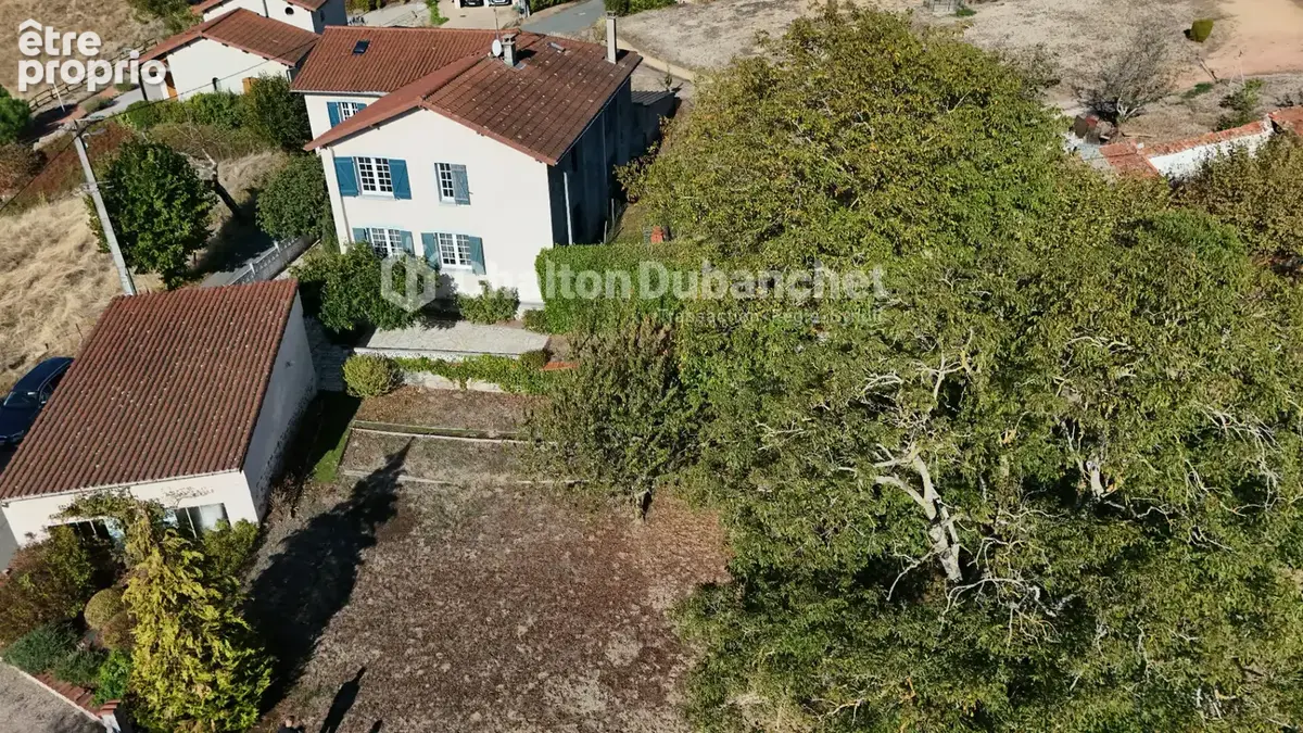 Photo Maison à Saint-Just-La-Pendue au prix de 250 000€