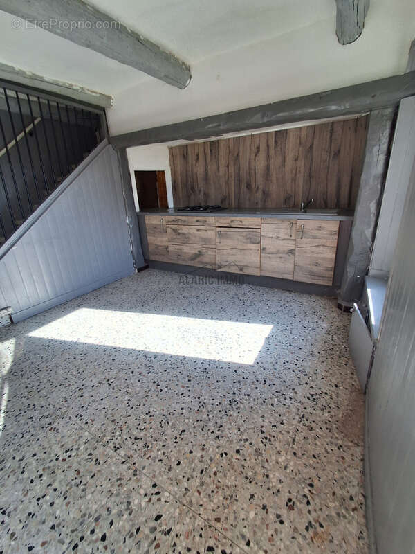 Maison à rénover avec terrasse et jardin - photo 12