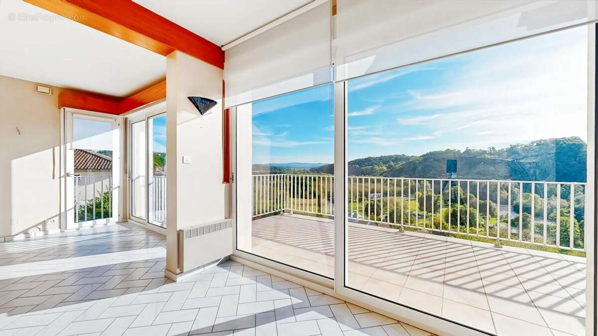 Maison à BIARS-SUR-CERE