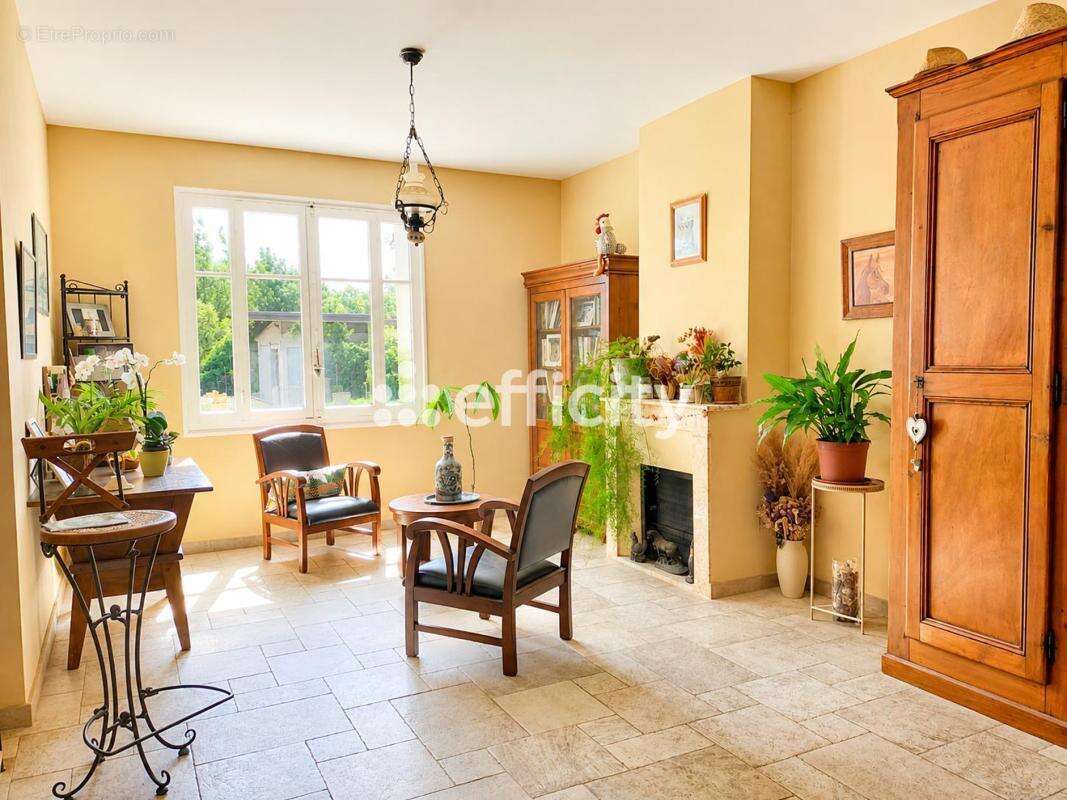 Maison 242 m² à Eyguieres  - photo 3