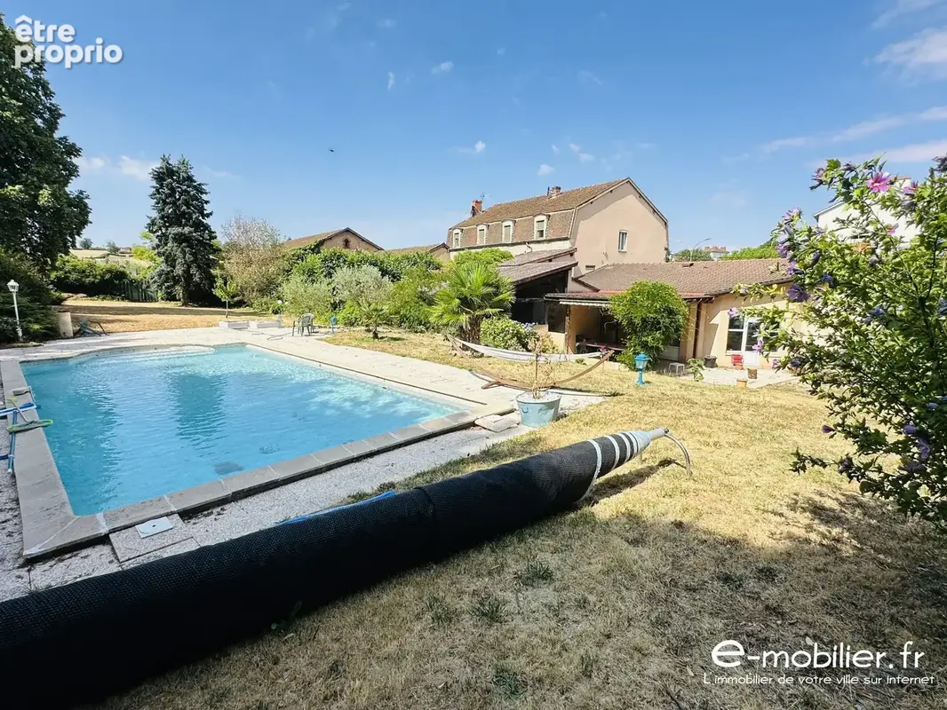 Maison 530 m² à La Clayette  - photo 1