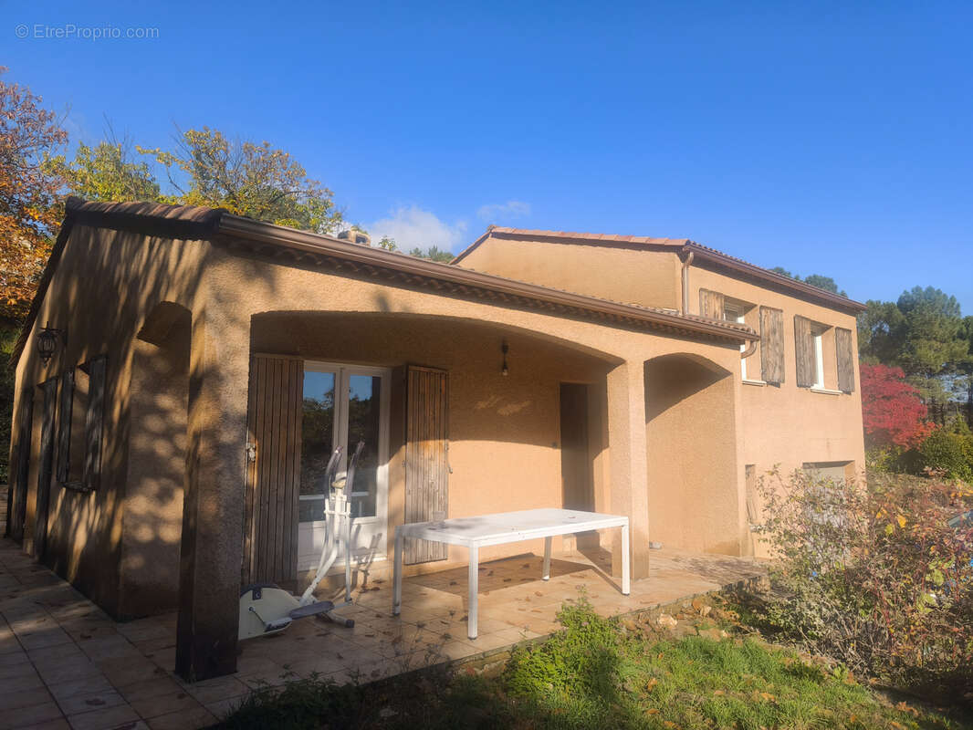 Maison à LE COLLET-DE-DEZE