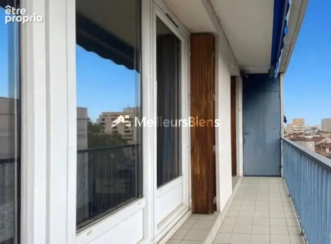 VILLEURBANNE CUSSET, appartement T3 de 68 m² coup de cœur avec ascenseur - Balcon - Cave - 1 place de stationnement  - Garage en - photo 10