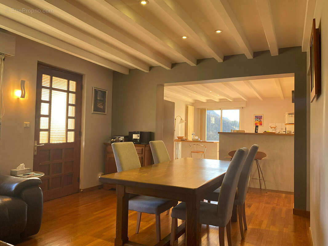 Appartement en rez de chaussée sur les hauteurs de Salins -Les-Bains - photo 4