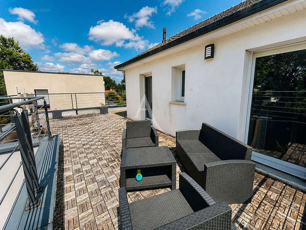 Maison Coueron, 2015, garage, entièrement clos - photo 9