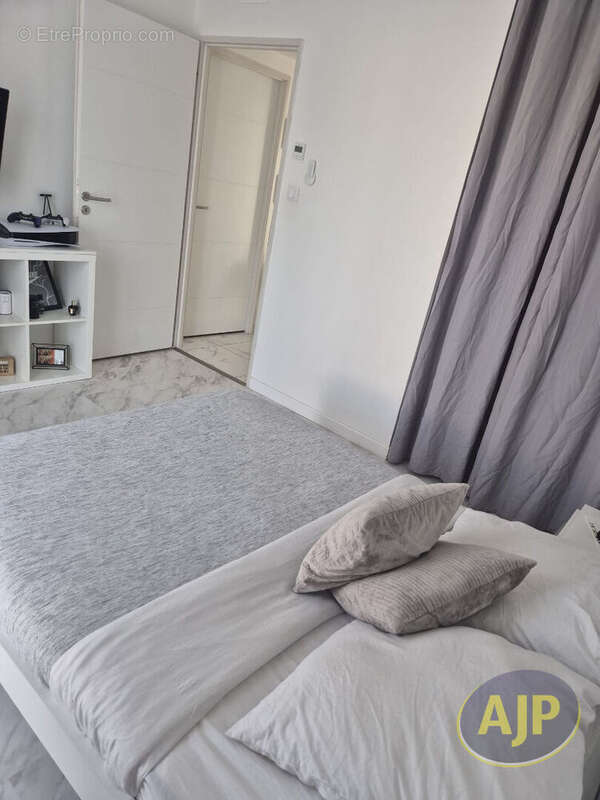 Maison à SAINT-YZAN-DE-SOUDIAC