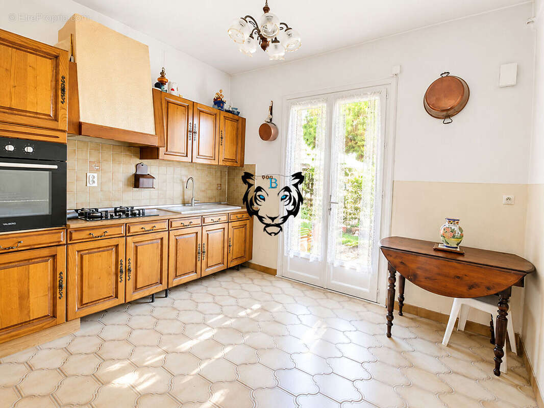 Maison à LE MUY