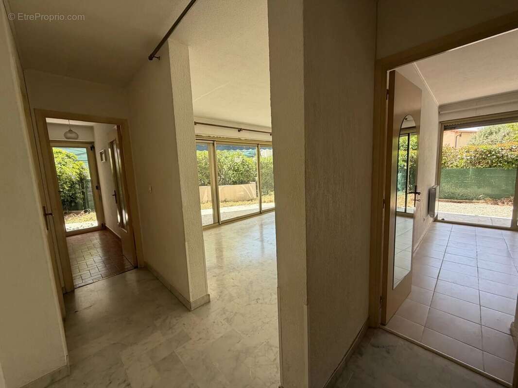 Cagnes sur mer : 2 pieces avec jardin ! - photo 3