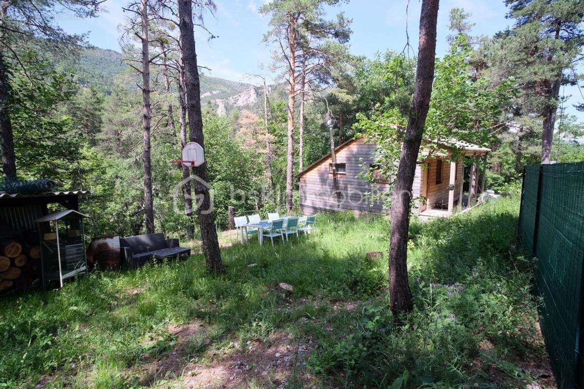 Petit chalet de 27 m2 à la montagne sur terrain arboré de 1120 m2 - photo 9