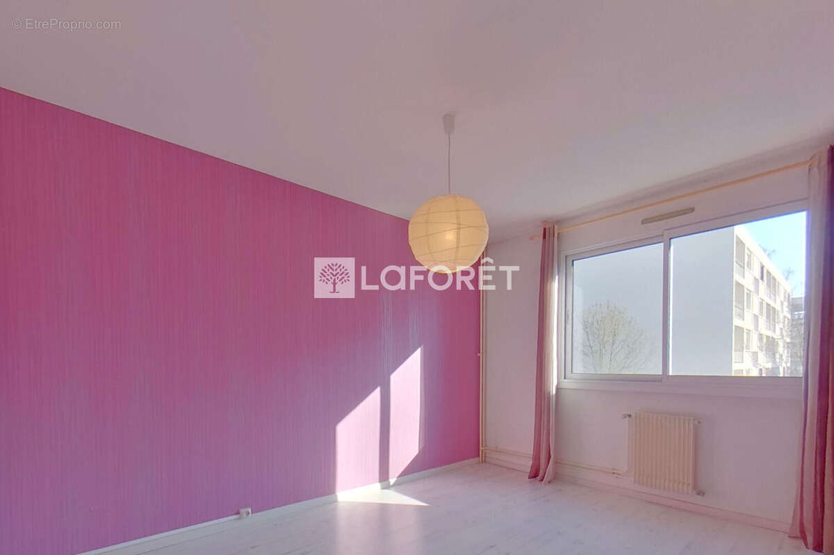 Appartement à PERONNAS