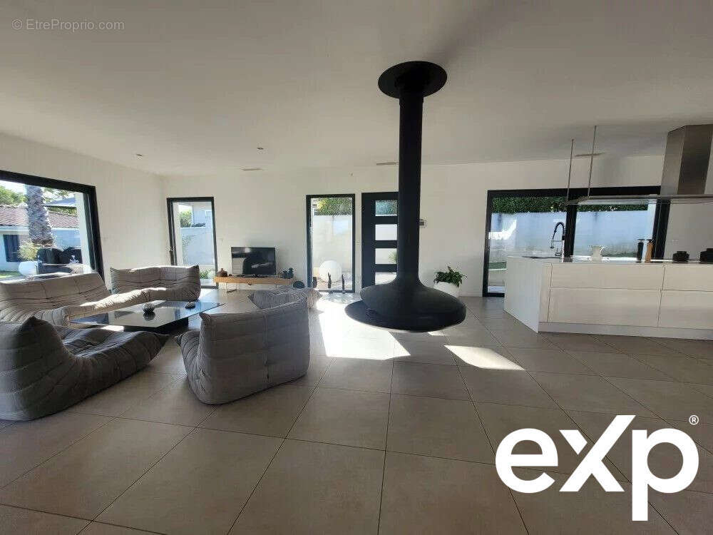 Maison à SAINT-JEAN-DE-VEDAS