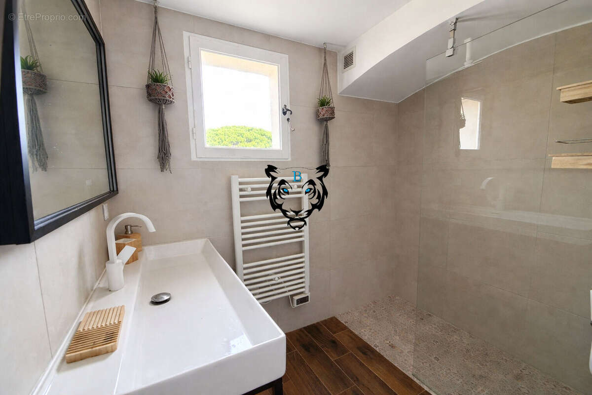 Appartement à LES ISSAMBRES
