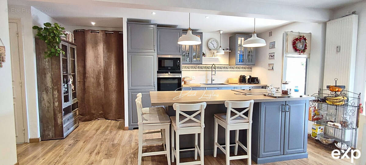 Appartement à SAINT-LAURENT-DU-VAR