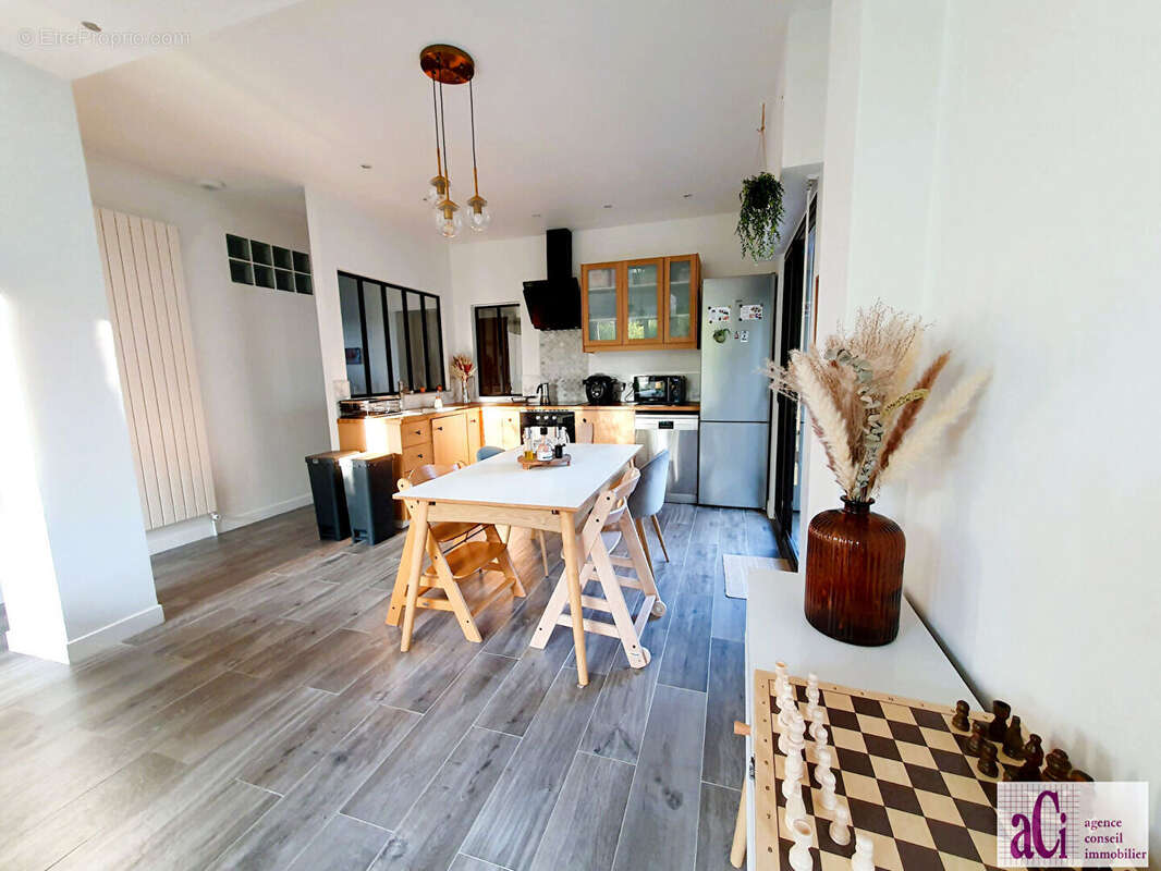 Appartement à L'HAY-LES-ROSES