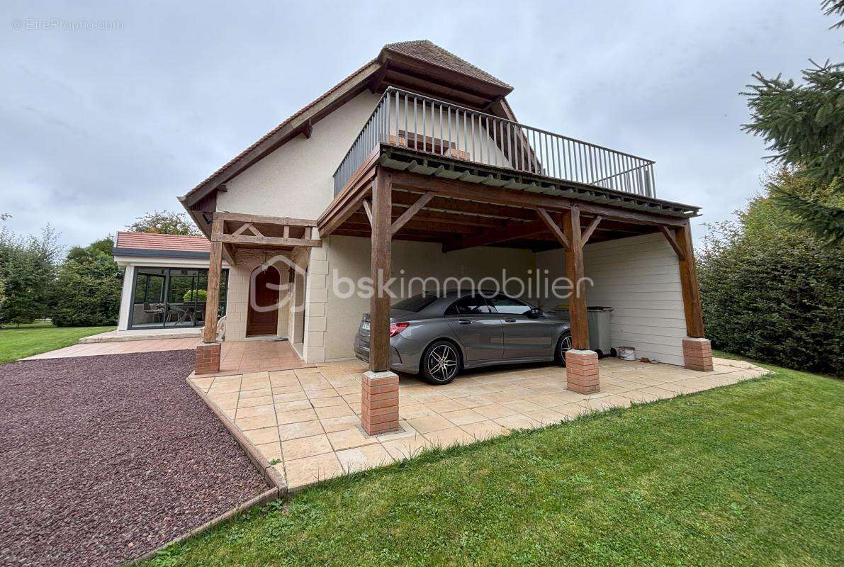 Maison à FEUQUIERES-EN-VIMEU