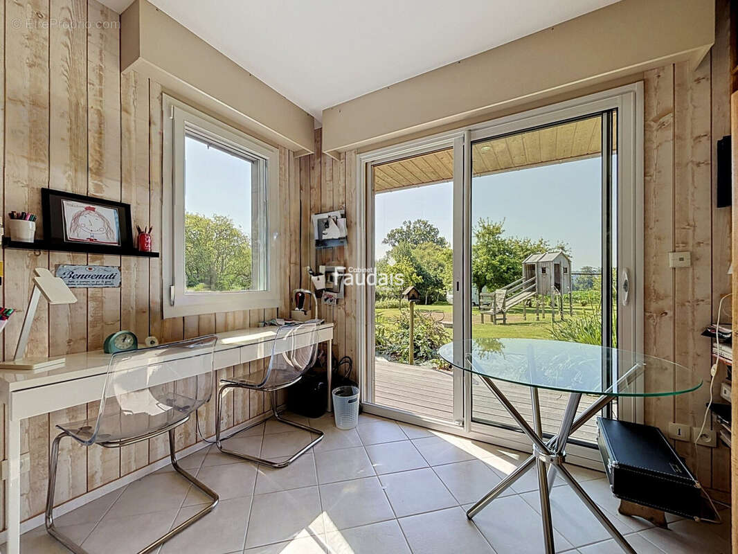 Maison 173 m² à Neufmesnil  - photo 6