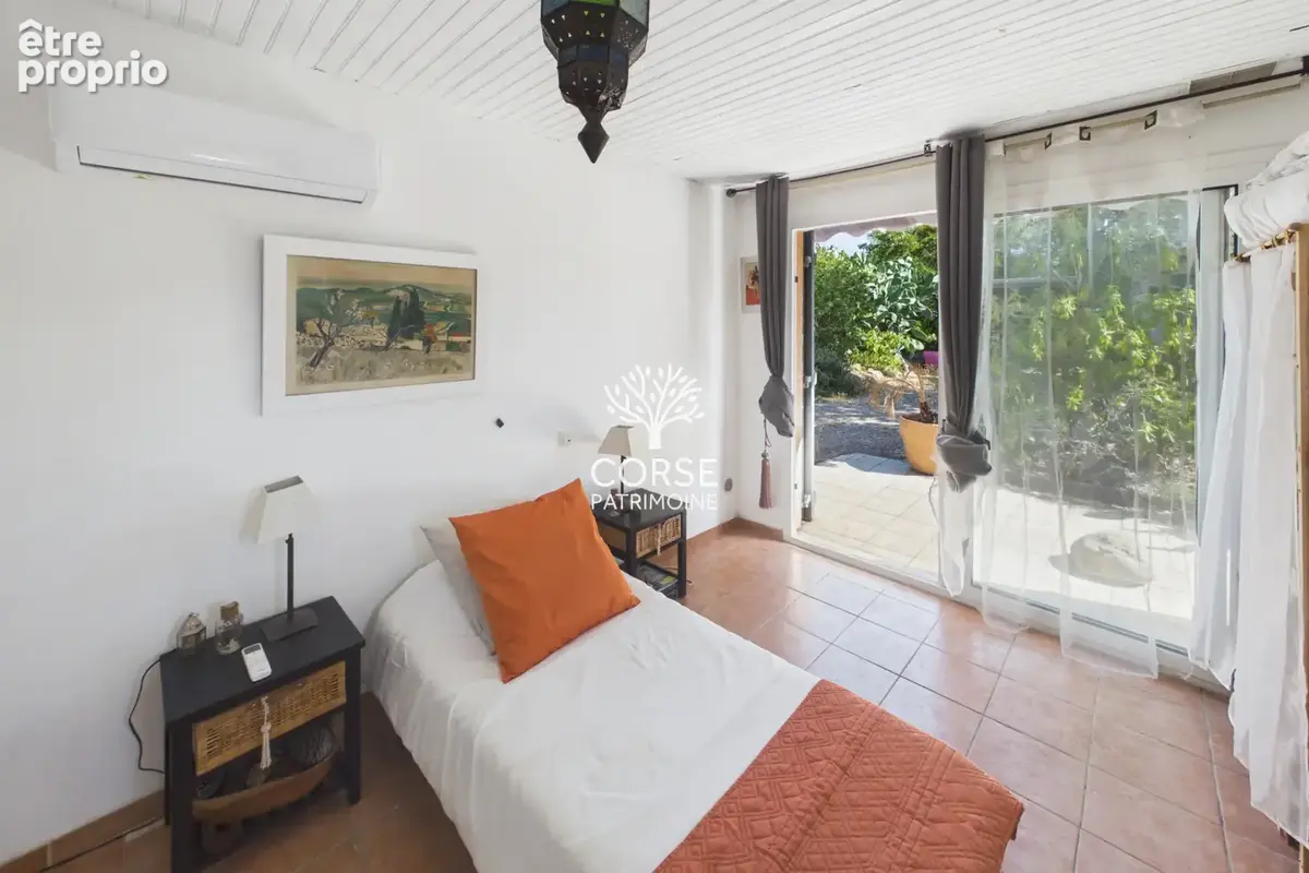 Maison à rénover avec piscine au calme - photo 11
