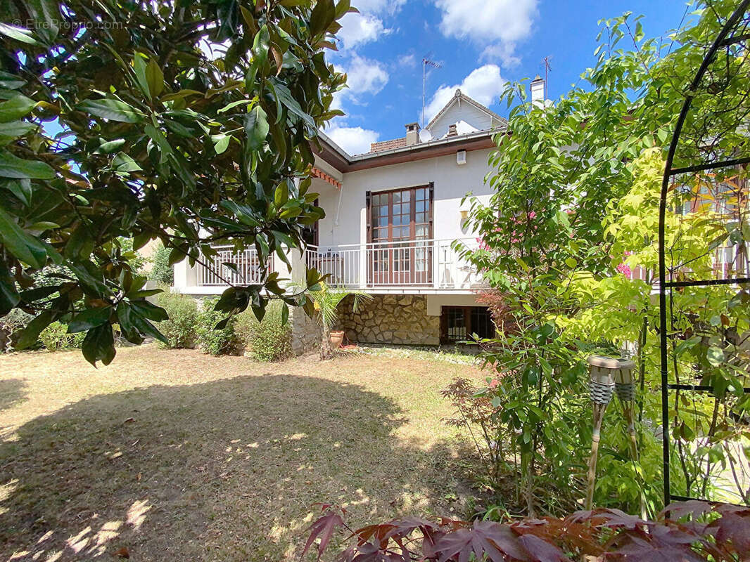 Maison à SAINT-MAUR-DES-FOSSES