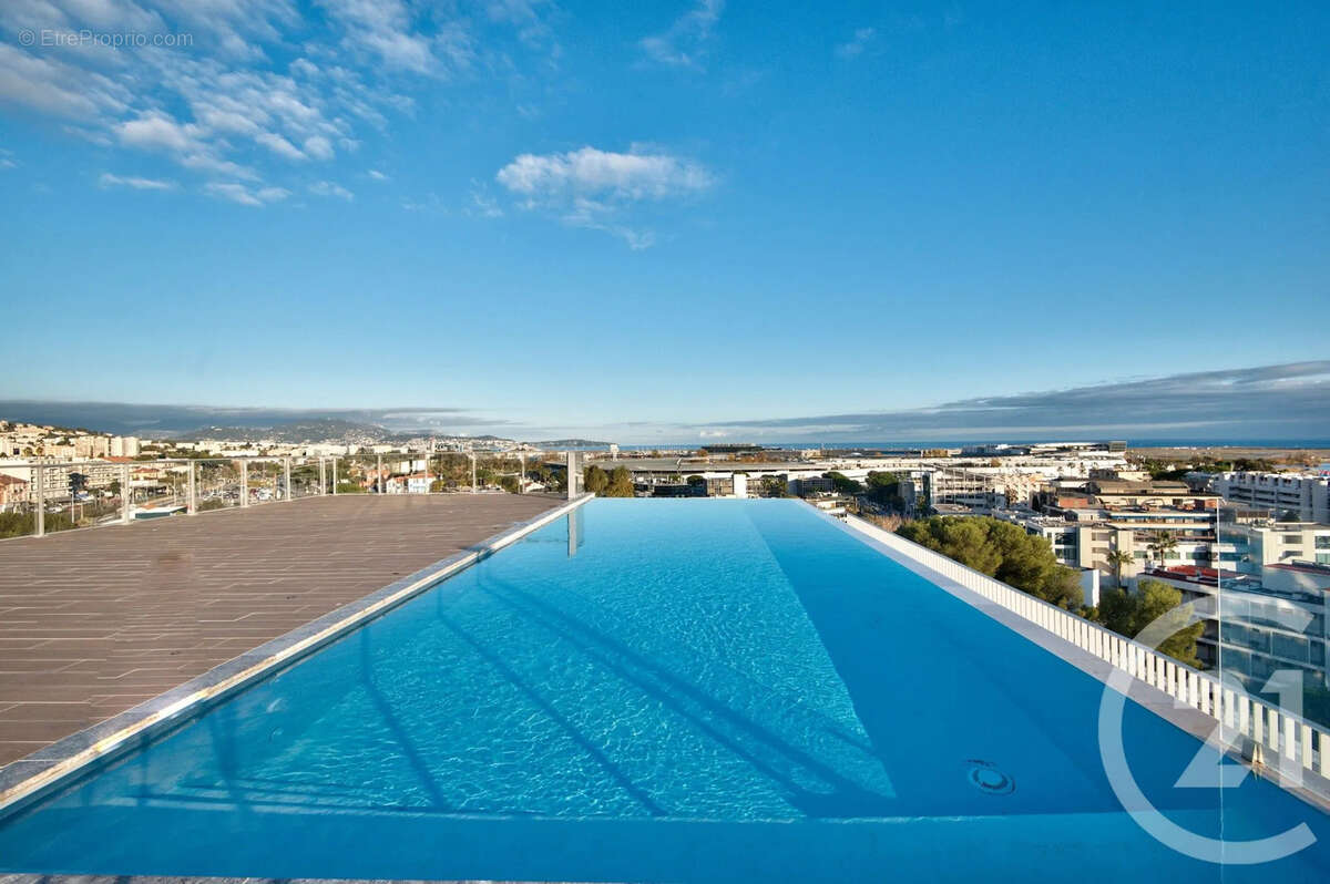 Appartement à SAINT-LAURENT-DU-VAR