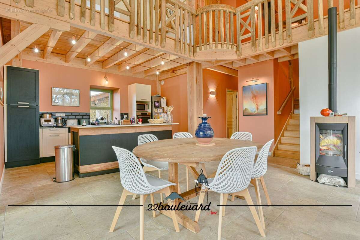 Maison à COMPREIGNAC