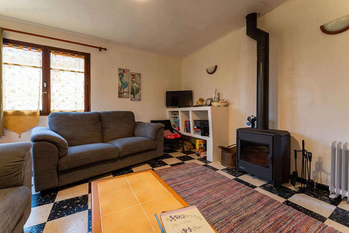 Saint-Laurent-de-Carnols - Maison de village - photo 3