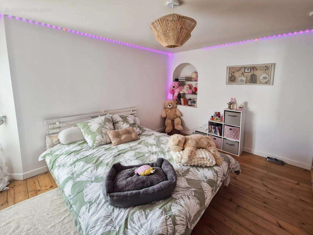 Maison à MONTREVAULT